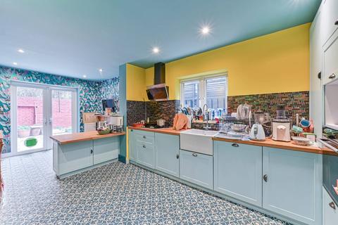 Holmewood Gardens, Brixton Hill, London, SW2