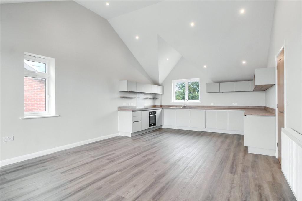 Kitchen &amp; Living