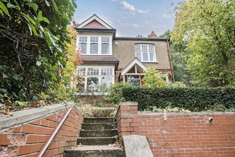 Lyonsdown Road, New Barnet, Barnet, EN5