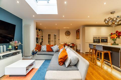 57 Barnfield Road, St Albans, AL4 9UD