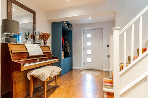 57 Barnfield Road, St Albans, AL4 9UD
