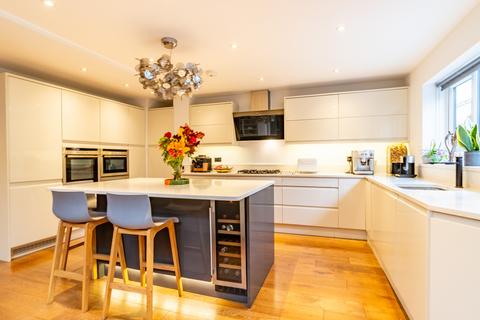 57 Barnfield Road, St Albans, AL4 9UD