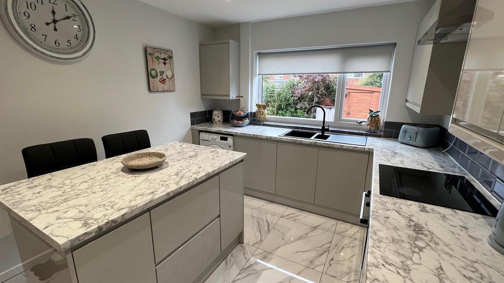 New kitchen 1.jpeg