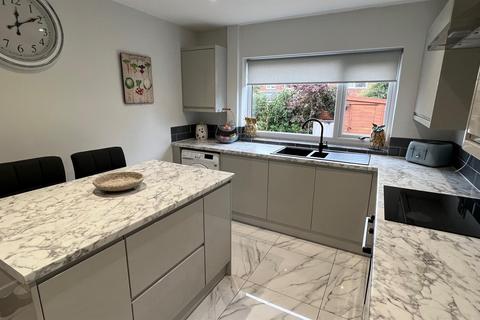 2 bedroom detached bungalow for sale, Aldridge Road, Streetly, Sutton Coldfield