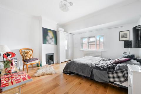undefined, Mill Road, London, E16