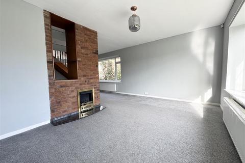 4 bedroom detached bungalow to rent, Pennine Rise, Scissett, Huddersfield HD8 9JE