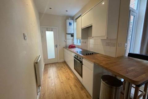 3 bedroom terraced house to rent, Clarendon Park Road, Leicester