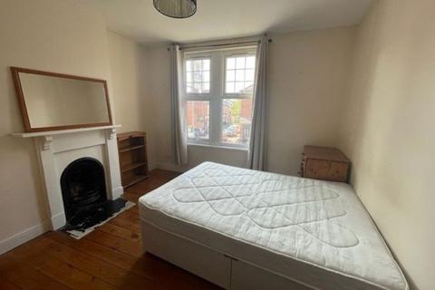 3 bedroom terraced house to rent, Clarendon Park Road, Leicester