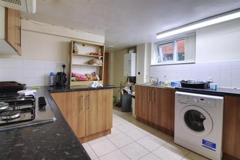 7 bedroom house to rent, St Michaels Villas, Headingley, Leeds