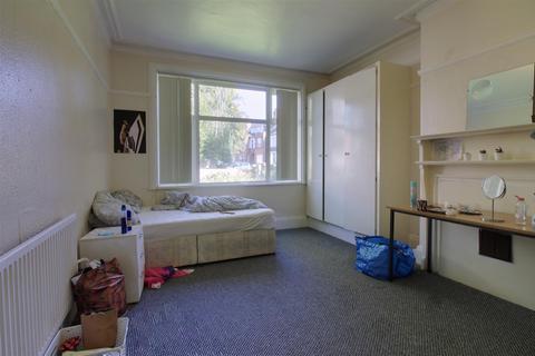 7 bedroom house to rent, St Michaels Villas, Headingley, Leeds
