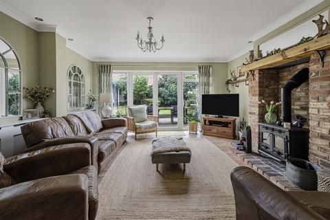 undefined, Dunstable Road, Caddington, Luton, LU1