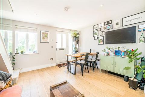 1 bedroom semi-detached house for sale, Trinder Mews, Teddington TW11