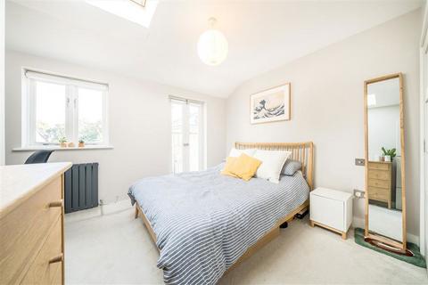 1 bedroom semi-detached house for sale, Trinder Mews, Teddington TW11