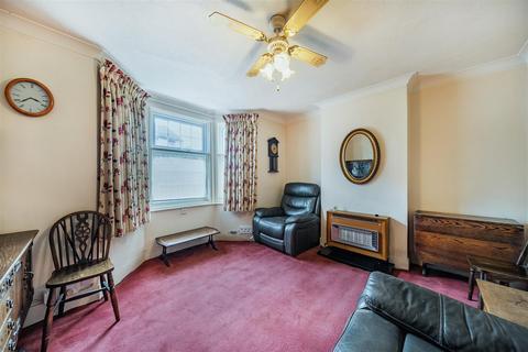 undefined, Wood Street, Mitcham