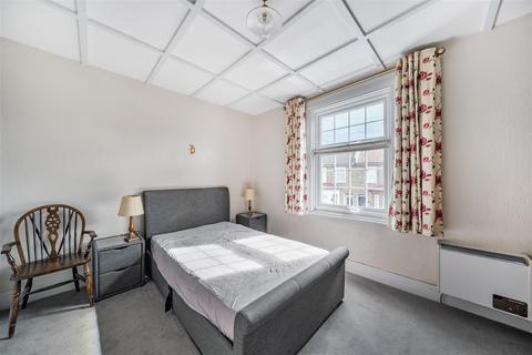 undefined, Wood Street, Mitcham