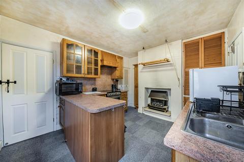 undefined, Wood Street, Mitcham