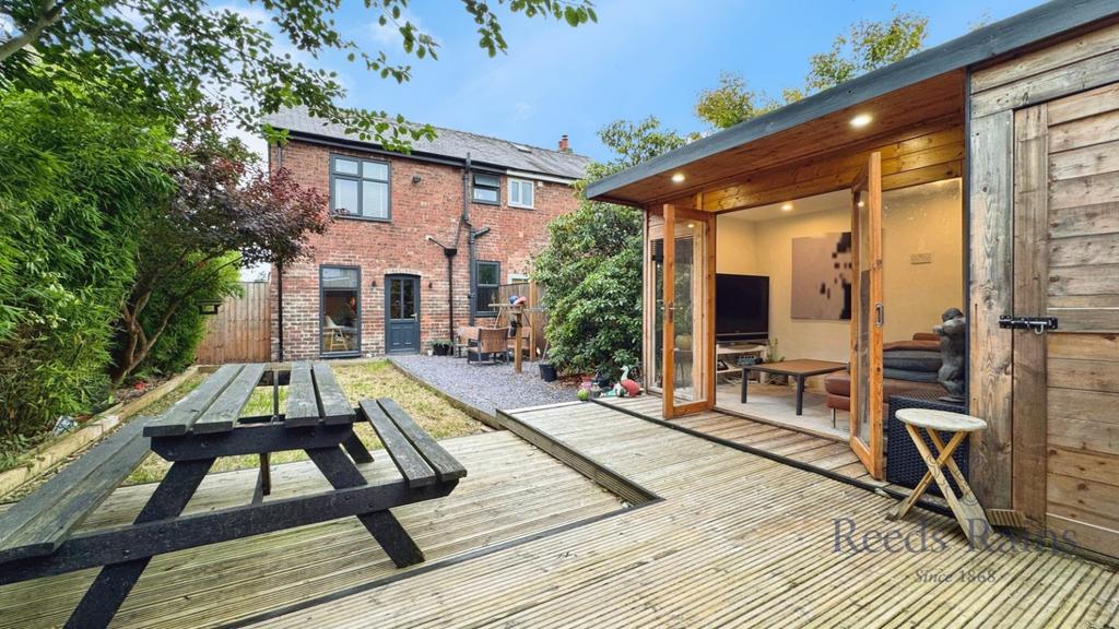 Rear Decking Area