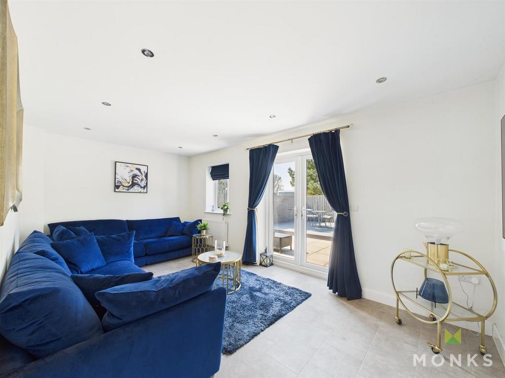 CAM01520 G0-PR0168-STILL007.jpg