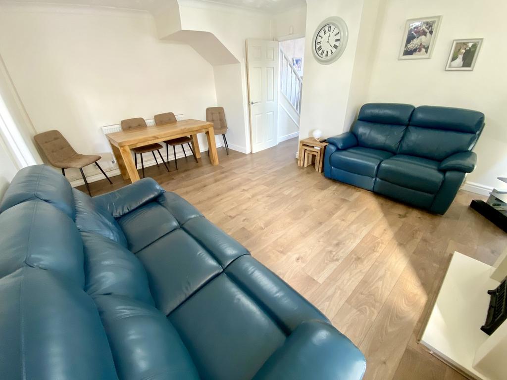 Lounge/Dining Room