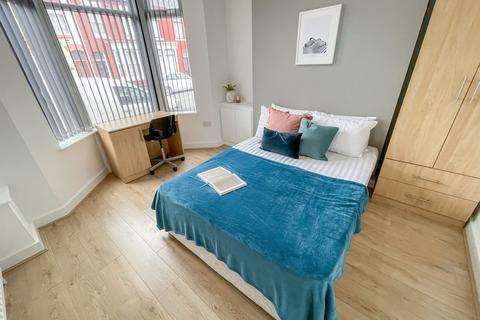 Molyneux Road, L6 6AL,