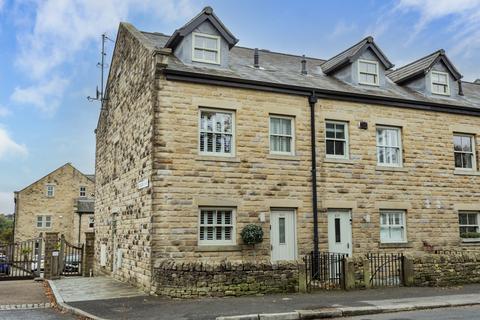Darwen Road, Bromley Cross, Bolton, Greater Manchester, BL7 9BD