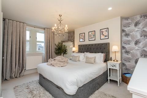 4 bedroom end of terrace house for sale, Darwen Road, Bromley Cross, Bolton, Greater Manchester, BL7 9BD