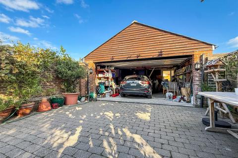 3 bedroom end of terrace house for sale, Castle Street, Portchester,