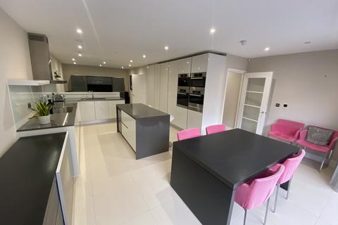 5 bedroom end of terrace house to rent, Havilland Mews, London, W12