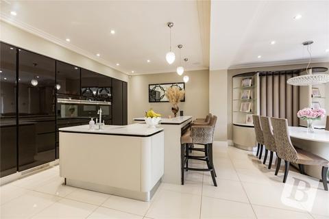 5 bedroom semi-detached house for sale, Deyncourt Gardens, Upminster, Essex, RM14