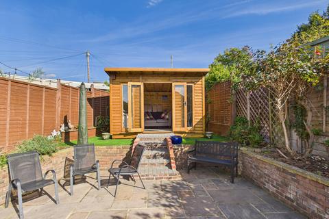 2 bedroom detached bungalow for sale, Belswains Lane, Hemel Hempstead, HP3