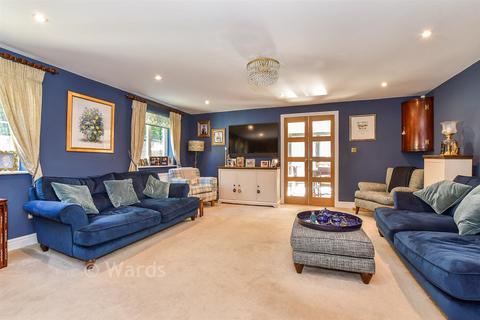 4 bedroom semi-detached house for sale, North Road, Tonbridge TN17