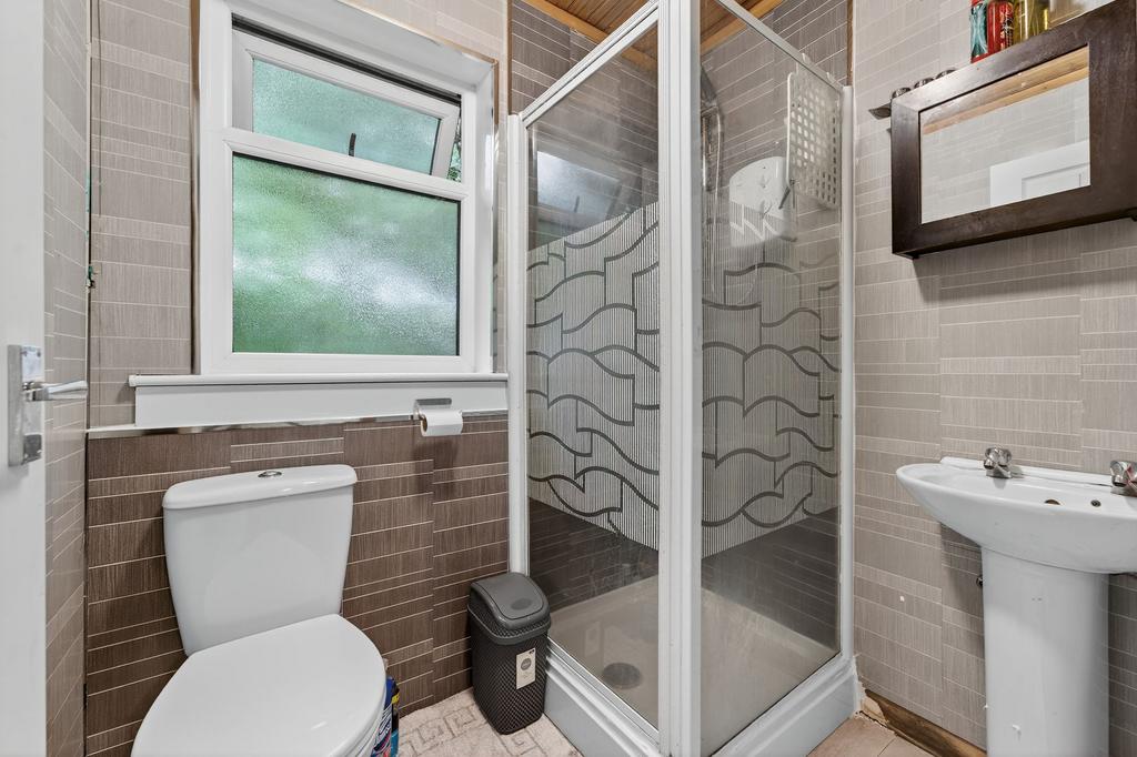 Annexe Shower Room