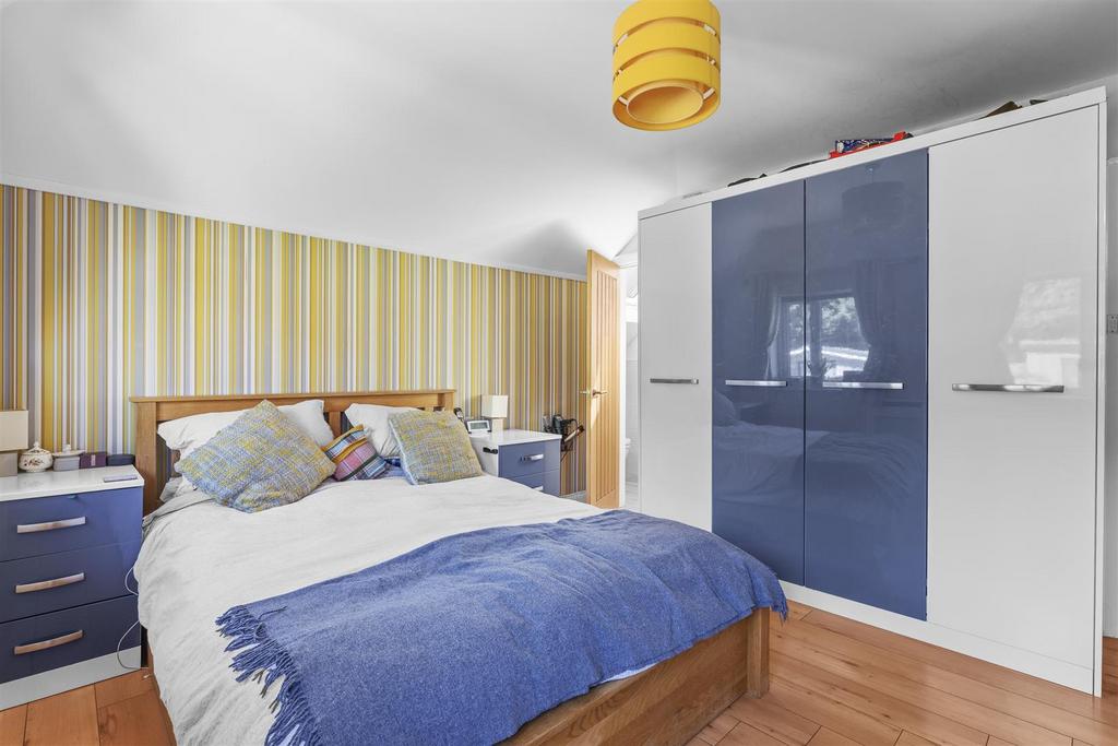 Regis, Valley Road, HP14 4 LW-4.jpg