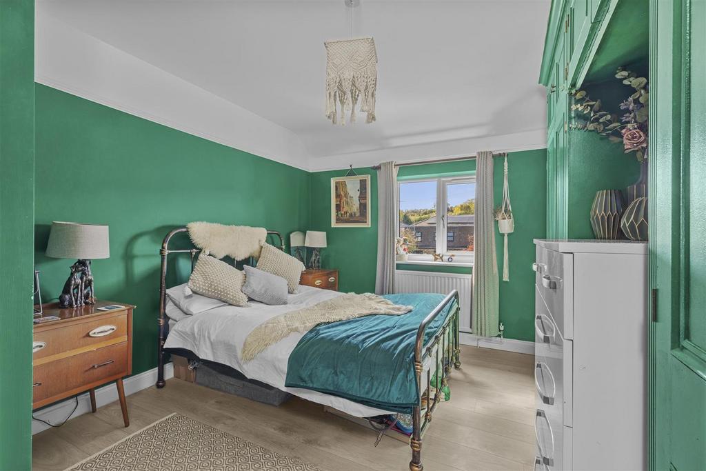 Regis, Valley Road, HP14 4 LW-1.jpg
