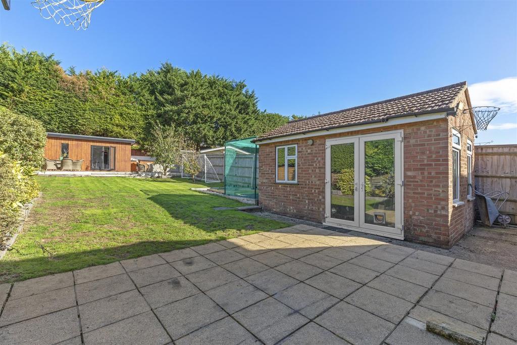 Regis, Valley Road, HP14 4 LW-17.jpg