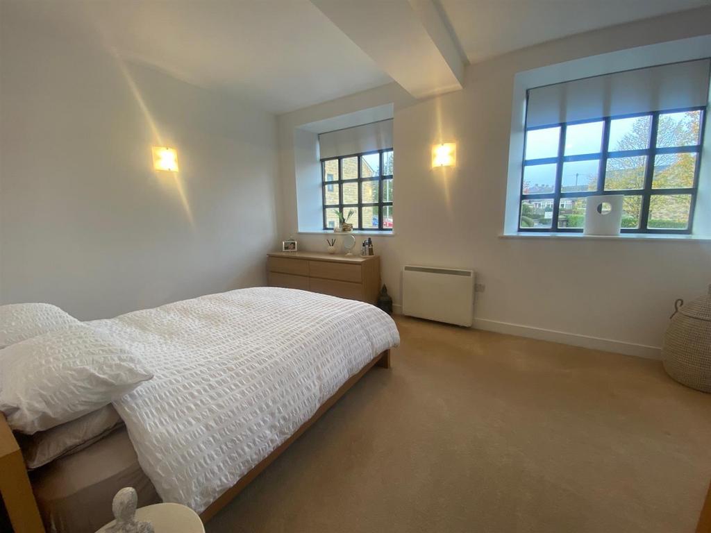 BEDROOM.jpg
