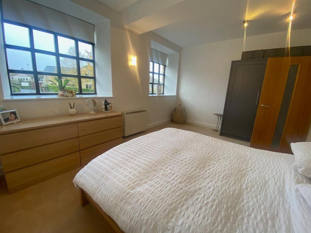 BEDROOM 1.jpg