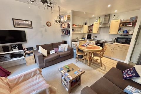 18 Garratt Square, Whetstone, Leicester, LE8 6JZ