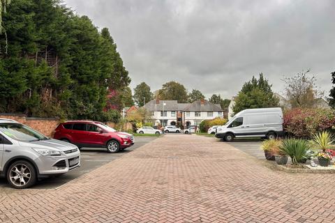 18 Garratt Square, Whetstone, Leicester, LE8 6JZ
