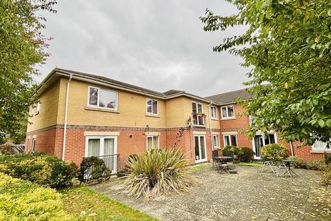 18 Garratt Square, Whetstone, Leicester, LE8 6JZ