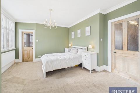 5 bedroom semi-detached house for sale, Station Avenue, Filey, YO14 9AE