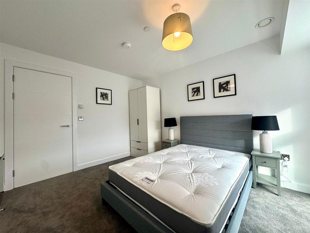 Bedroom pic 2.jpeg