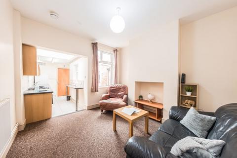 2 bedroom terraced house to rent, Leopold Road, Leicester LE2