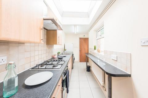 2 bedroom terraced house to rent, Leopold Road, Leicester LE2