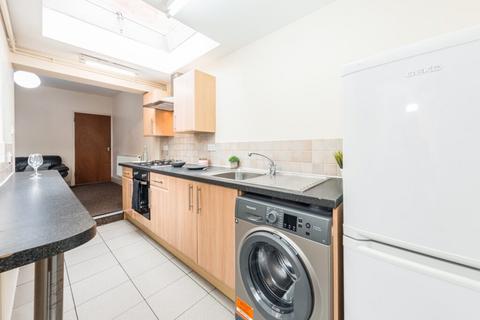 2 bedroom terraced house to rent, Leopold Road, Leicester LE2