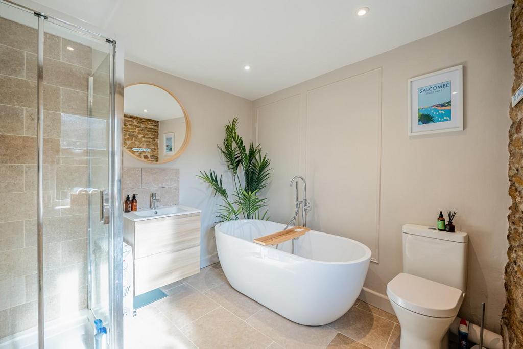 Family Bathroom.jpg