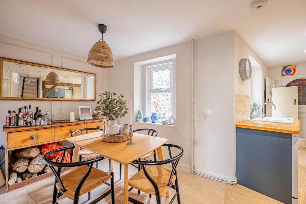 Dining Area.jpg