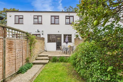 undefined, Lower Road, Chalfont St. Peter, Buckinghamshire, SL9