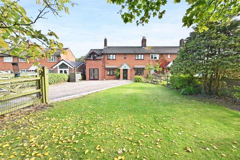 4 bedroom semi-detached house for sale, Meadowside, Saverley Green