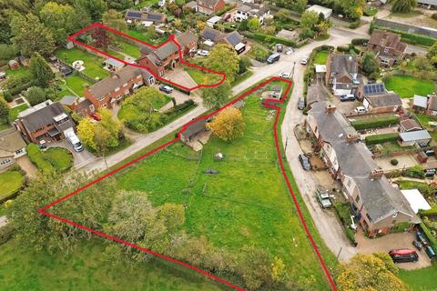 4 bedroom semi-detached house for sale, Meadowside, Saverley Green